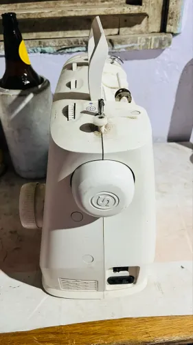 Máquina de costura singer M3405