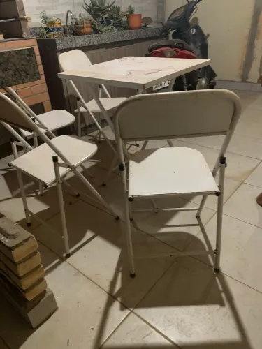 Conjunto de mesa com cadeiras de ferro dobrável