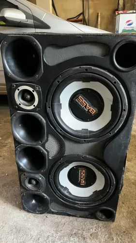 Caixa de som automotiva
