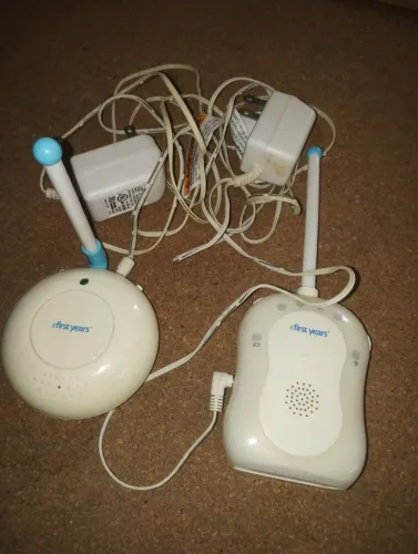 Babá Eletrônica First Years com Fio - Branco (Leia todo o anúncio)