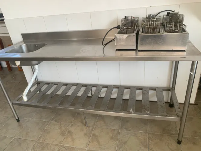 MESA DE INOX COM CUBA + FRITADEIRAS