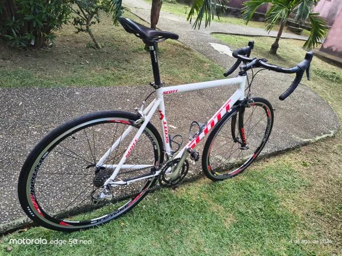 Bicicleta speed bastante conservada pesando apenas 9 kg