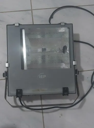 Refletor grande semi novo 400 whatts
