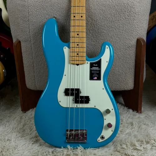 Baixo Fender Precision American Professional II 2023