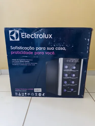 Adega de Vinho ? Electrolux 8 garrafas
