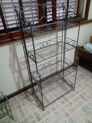 Estante em ferro forjado 