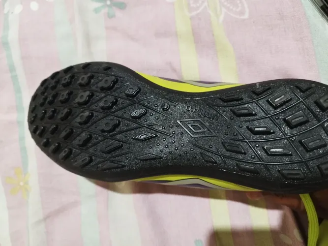 Vendo chuteira muito nova! Estado sem uso