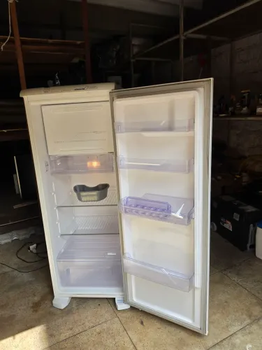 Geladeira frost free electrolux 323 litros