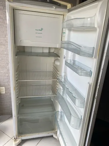 Vende-se geladeira cônsul