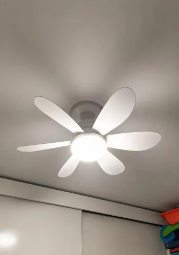 Ventilador de teto e lampada para bocal