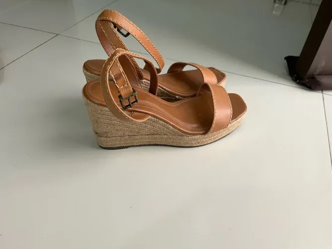 Sandália Anabela Mr. Cat Couro Caramelo - Salto Plataforma em Corda/Espadrille
