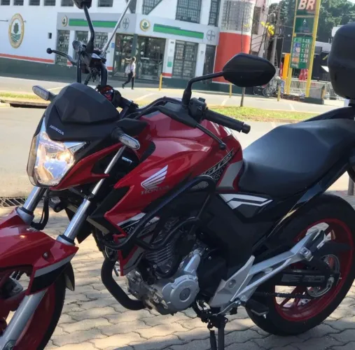 Honda CB Twister 2021 ABS - Apenas 10.500 km - Com Baú e Protetor de Carenagem