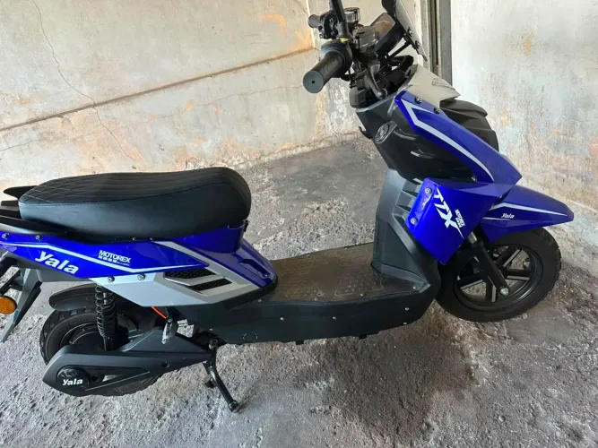 Scooter Elétrica Yala TTX 0 Km(195 Km) - Sem CNH 1000W