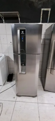 Geladeira Electrolux dw42x inox frost free 380L com dispenser na porta