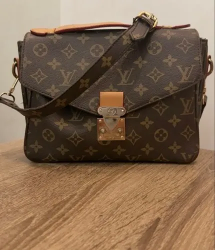 bolsa Lv semi nova