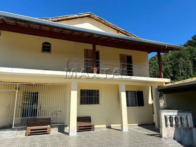 Chácara à venda em Mairiporã com 4 casas, próximo da hidrelétrica 7 quedas.