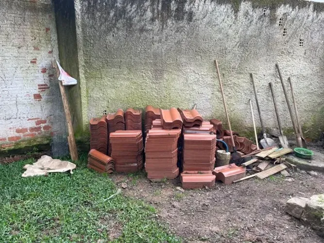 600+ telhas de cerâmica
