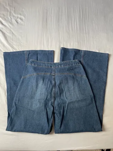 Calça jeans super Flare.