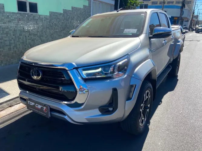 Toyota Hilux CD SRX Plus 4X4 2.8 TDI Die. Aut. 2024