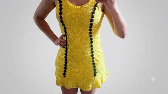Vestido Curto de Renda Cor Amarelo