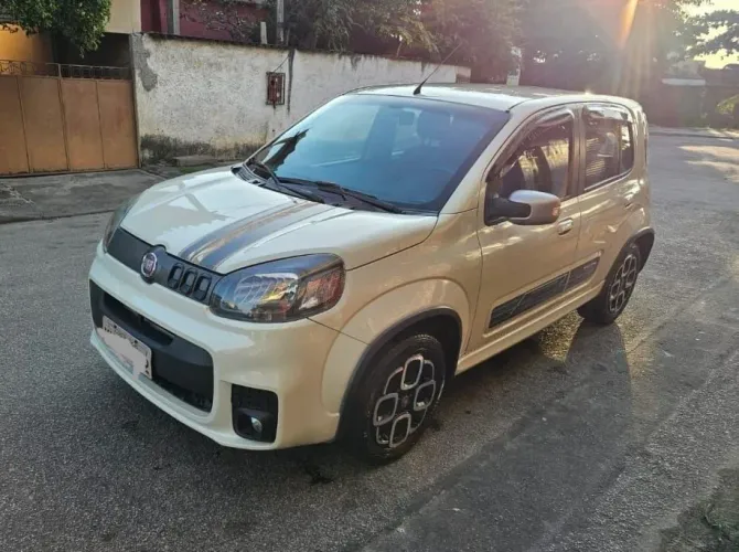 Fiat Uno Sporting 1.4 EVO Fire Flex 8V 4P 2015