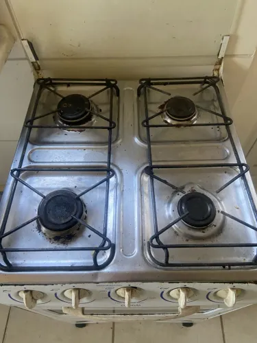 VENDO FOGÃO 4 BOCAS - R$ 150,00