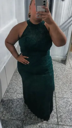Vários vestidos de festa 