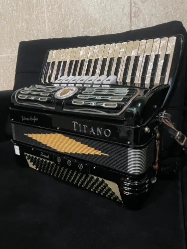 Acordeon Titano 120 baixos