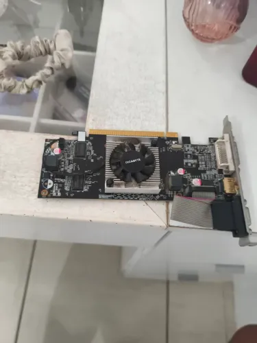 Placa de Vídeo Gigabyte Radeon R5 230 1GB DDR3
