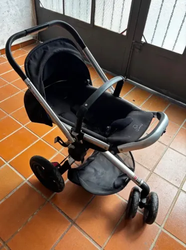 Bebê conforto (com base) + carrinho bebê Quinny Buzz Xtra