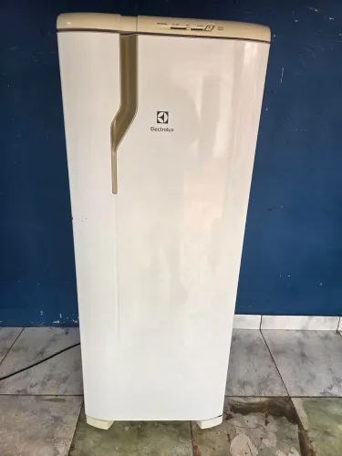 Vendo geladeira Electrolux