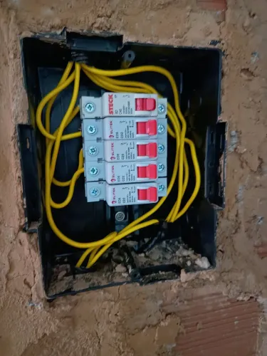 Eletricista e bombeiro hidráulica 