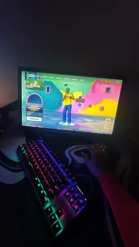 Teclado Mecânico Gamer Steelseries Apex 7, TKL, RGB,  700 reais