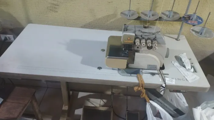Overlock e interlock (1300$) e Galoneira Kansai special (1500$)
