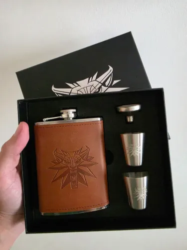 Cantil de bolso The Witcher 3 Wild Hunt - Produto original, oficial licenciado e sem uso 