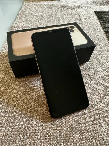 iPhone 11 Pro Max Dourado