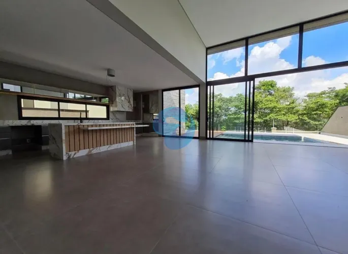 Casa de Alto Padrão | 3 Suítes Térreas, Piscina e Acabamento Premium