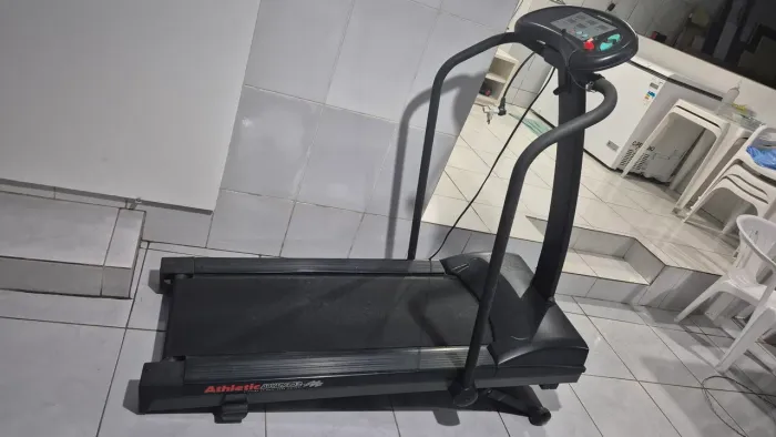 Esteira Ergométrica Athletic Advanced 2 110V - Estado de Nova, Suporta 130kg