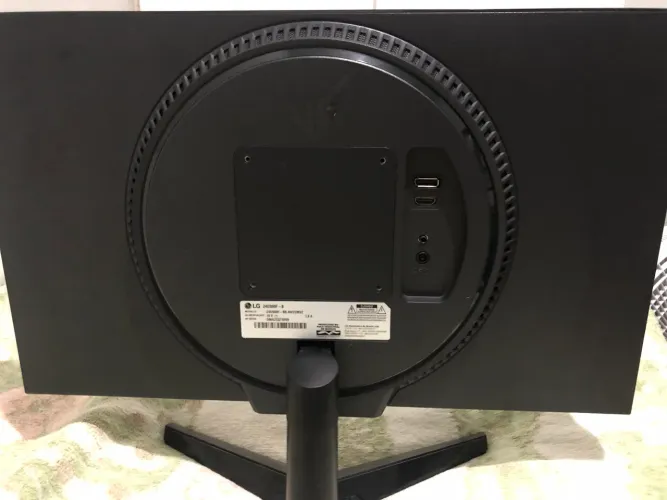 Monitor Gamer LG Ultragear 24" (180Hz, IPS, Full HD)