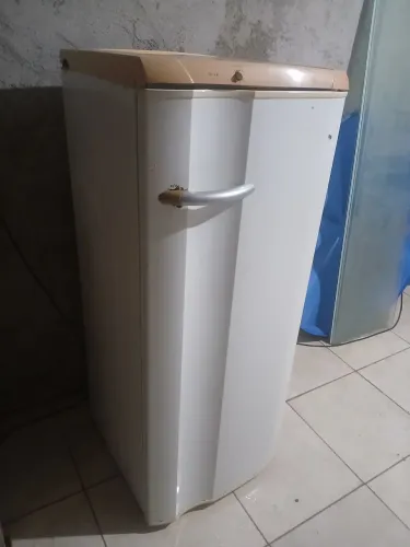 Geladeira nova sem detalhes