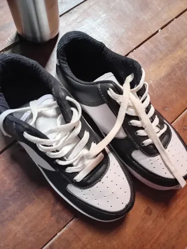 TÊNIS UNISEX PRETO E BRANCO TAM 36