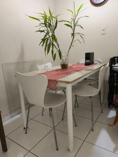 Mesa de Jantar e Cadeiras Tok & Stok