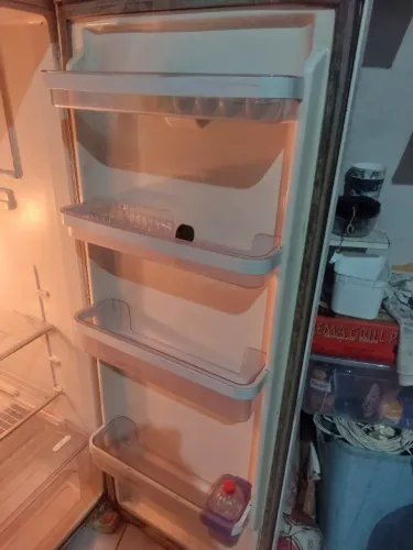 Geladeira eletrolux pra consertar