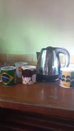 Kit Café da Manhã - Chaleira Elétrica + 6 Canecas - Completo