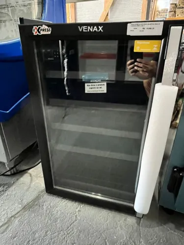 Adega 100L Preta Porta Invertida (Anselmo)