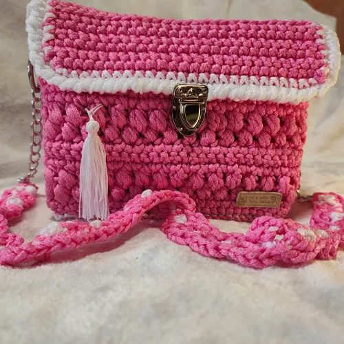 Bolsa de crochê rosa