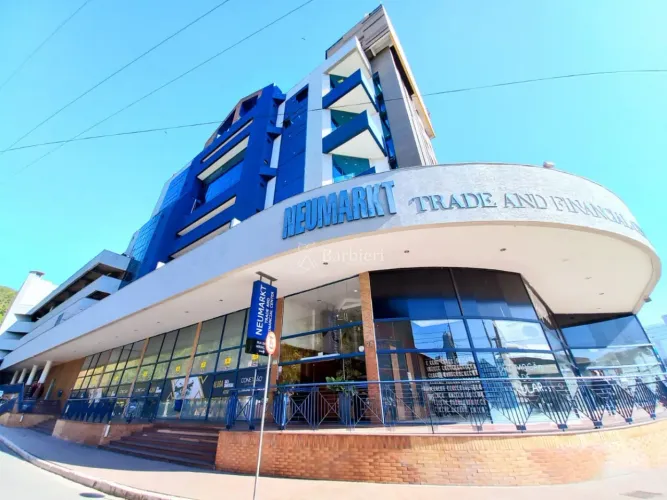 Sala Comercial Térrea no Shopping no bairro Centro em Blumenau/SC