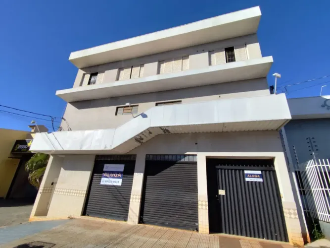 Ótimo Salão Comercial com amplo mezanino