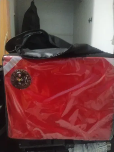 Bag em bom estado só tem um defeito na alça