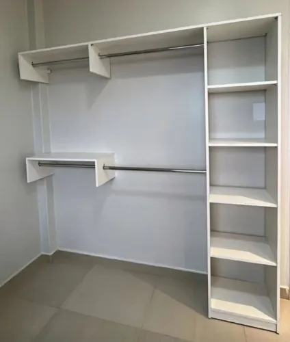 Closet com araras em Mdf 